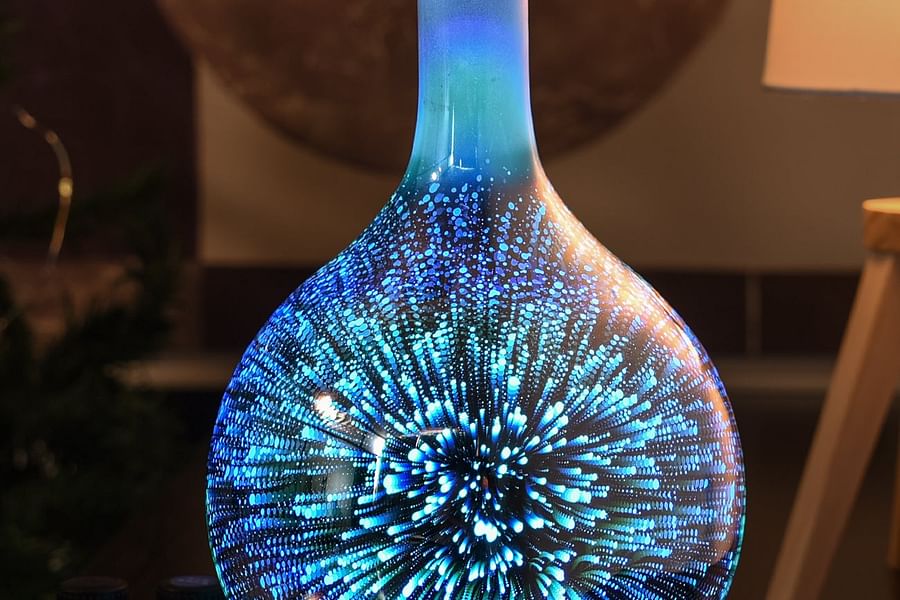 aromatherapy diffuser with essential oils
