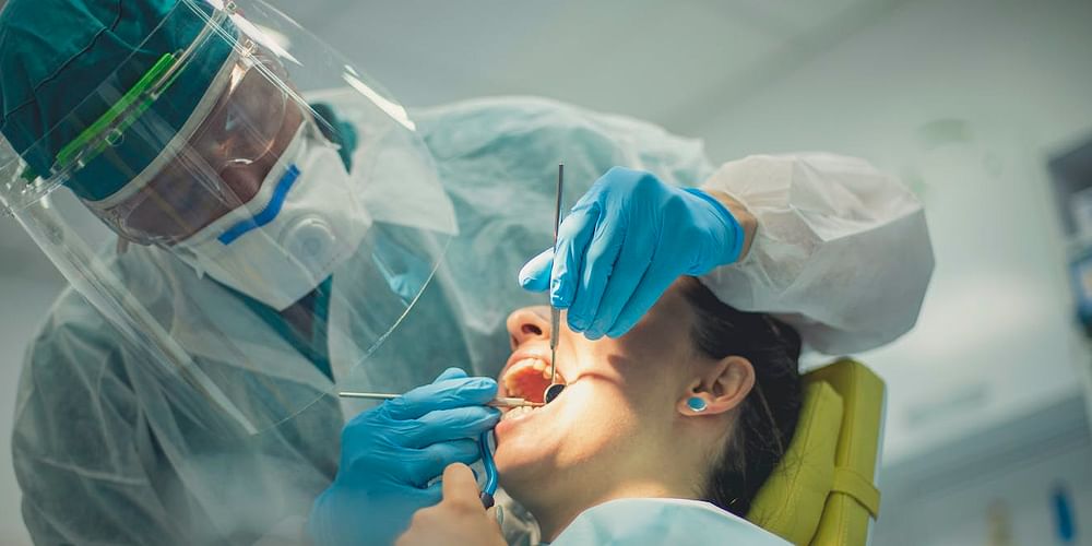What is an emergency dentist?