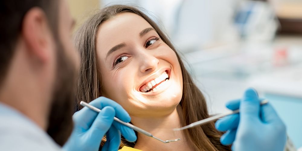 Where can I find a dentist that follows alternative or natural dental practices?