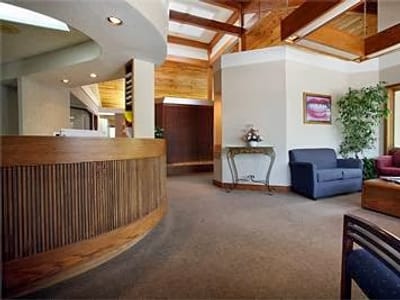 Brown & Nawrocki Restorative and Cosmetic Dentistry