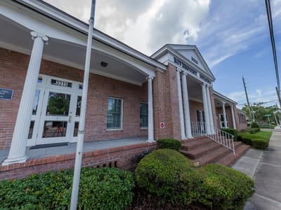 Distinctive Dentistry by Mullens & Nguyen