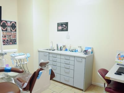 Dr.Rafael Lakhchakov DDS | Cosmetic Dentist 11418 | Dental Office