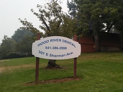 Dr William D Payne DMD