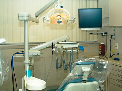 Dumont Dentist: Dr. Herbert Schneider, Dr. Rachel Jacobs, & Dr. Uri Schneider