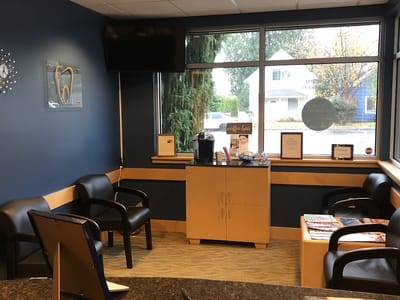 Everett Premier Dentistry: Sumit Makker D.D.S