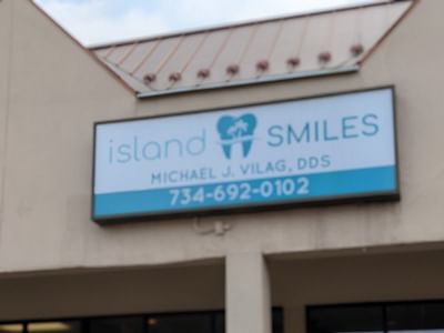 Island Smiles Dentistry: Michael J Vilag DDS