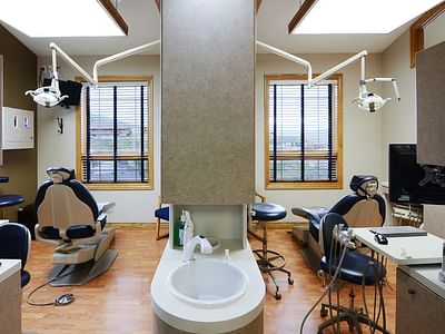 Larsen Dental & Implant Care