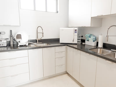 THE ēSSENTIAL DENTIST